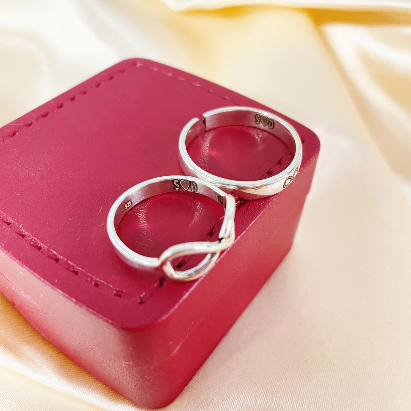 Endless Love – Engravable Infinity Silver Couple Rings