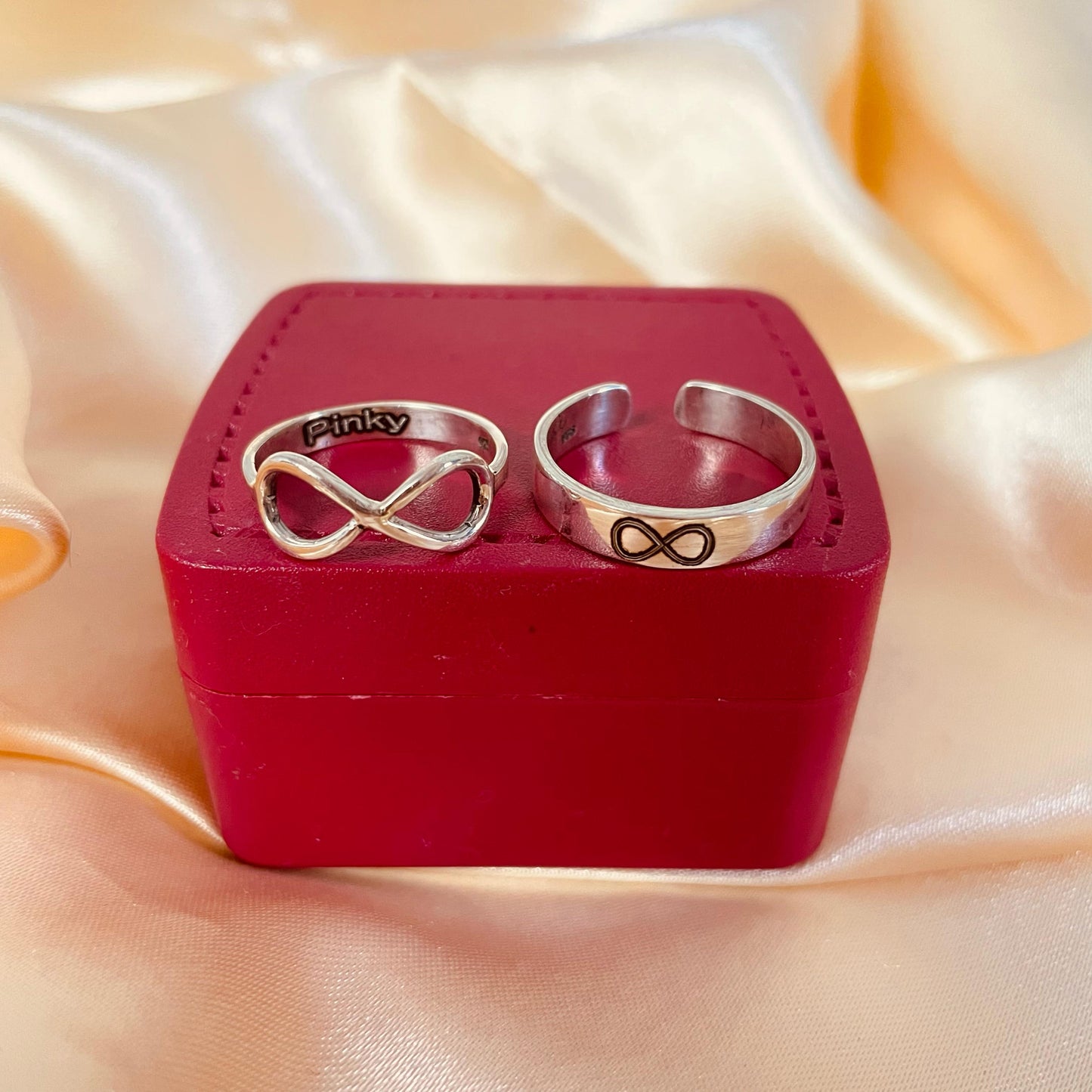 Endless Love – Engravable Infinity Silver Couple Rings
