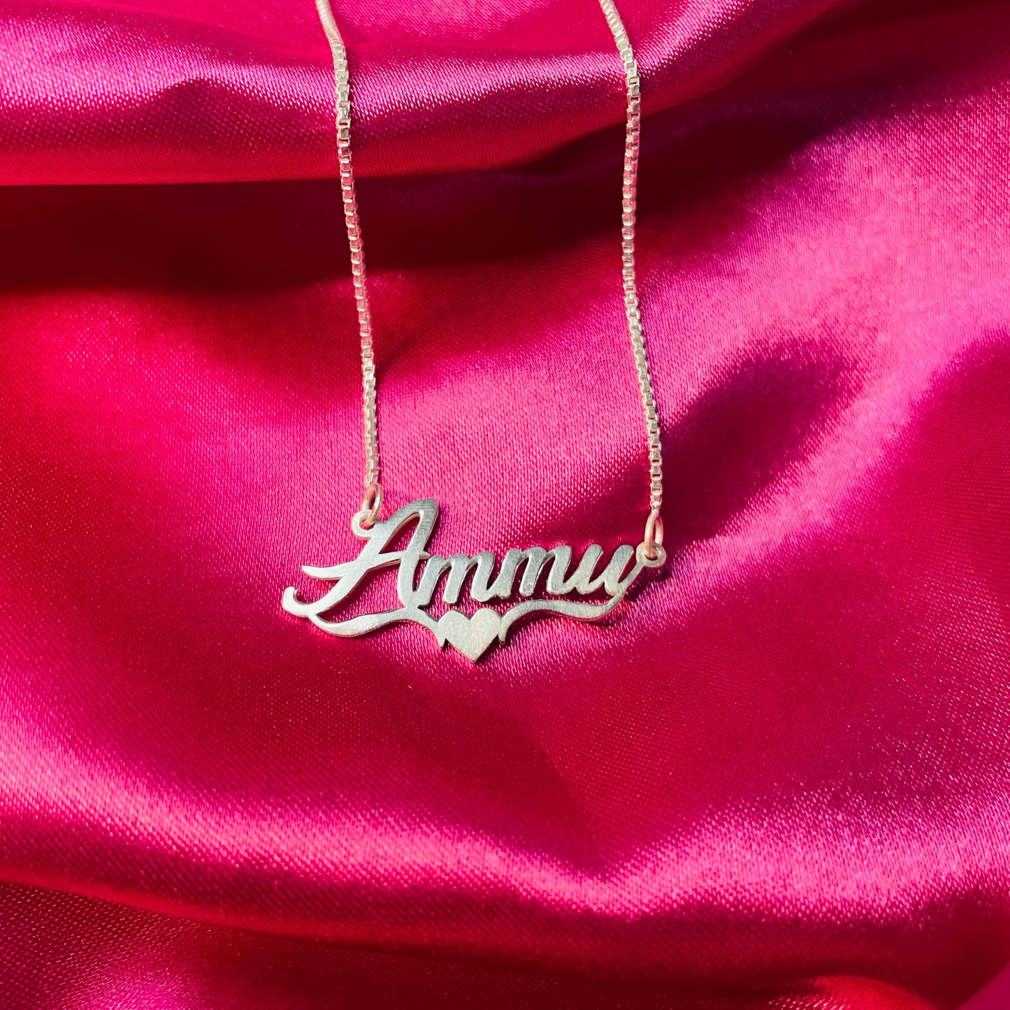 Heartline Bold – Custom Name Necklace