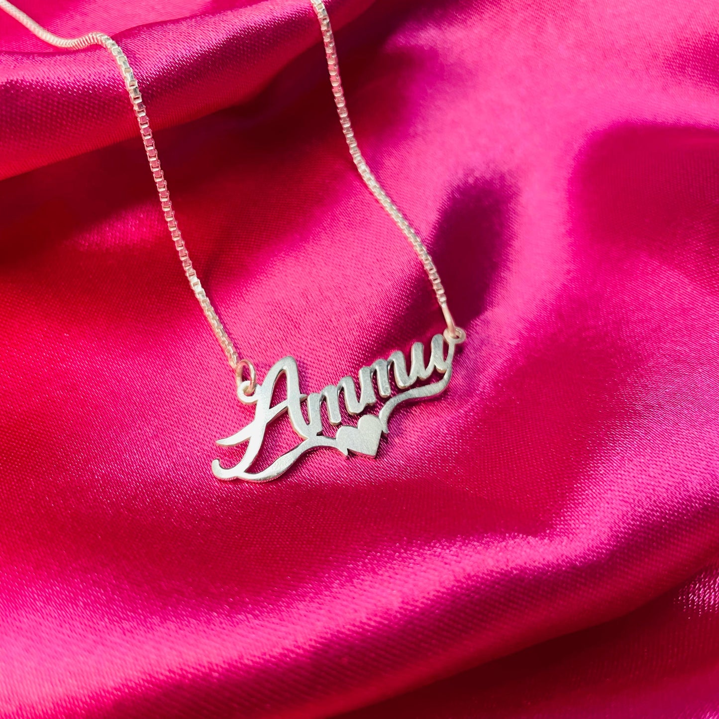 Heartline Bold – Custom Name Necklace